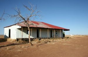 Australian style buildings - Little-House-in-the-Outback.jpg
